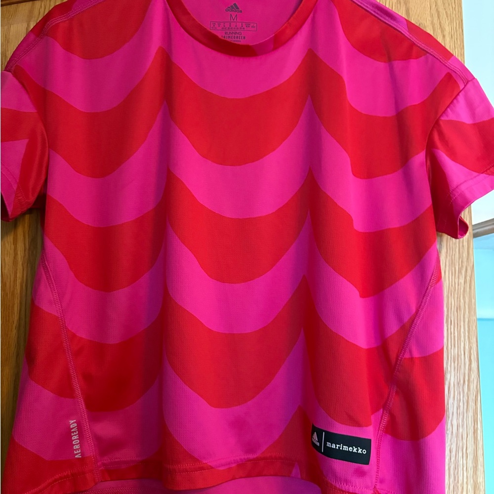 Marimekko Women’s  Shirt with Red and Pink Waves